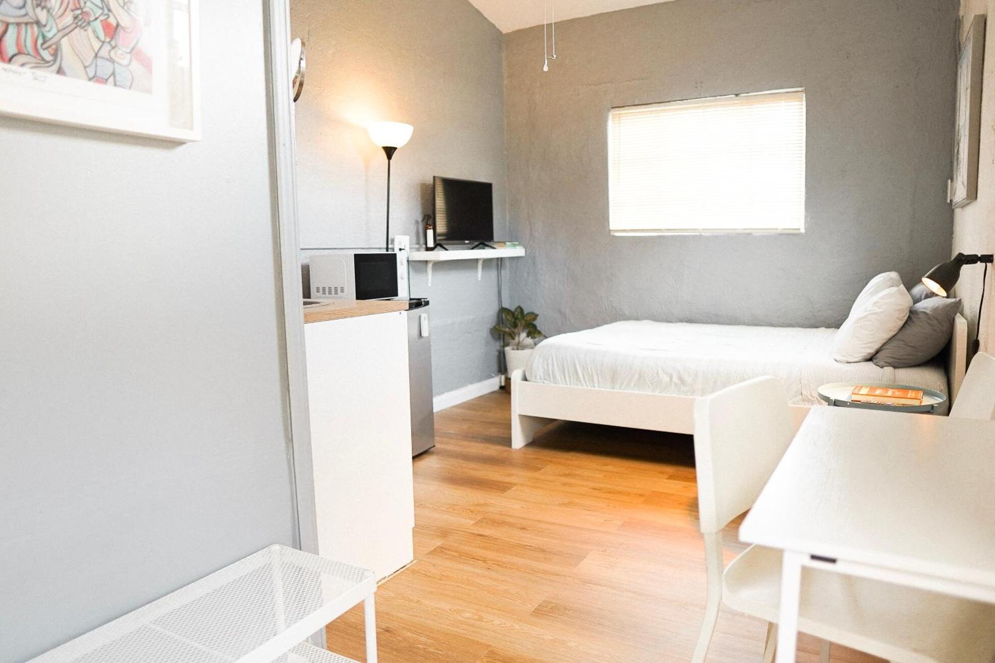 Tropical Cottage In Prime Airport Area Маями Екстериор снимка
